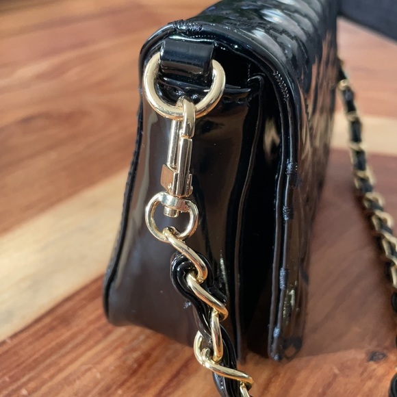Black patent evening bag with gold accents 🌟 - Picture 5 of 15